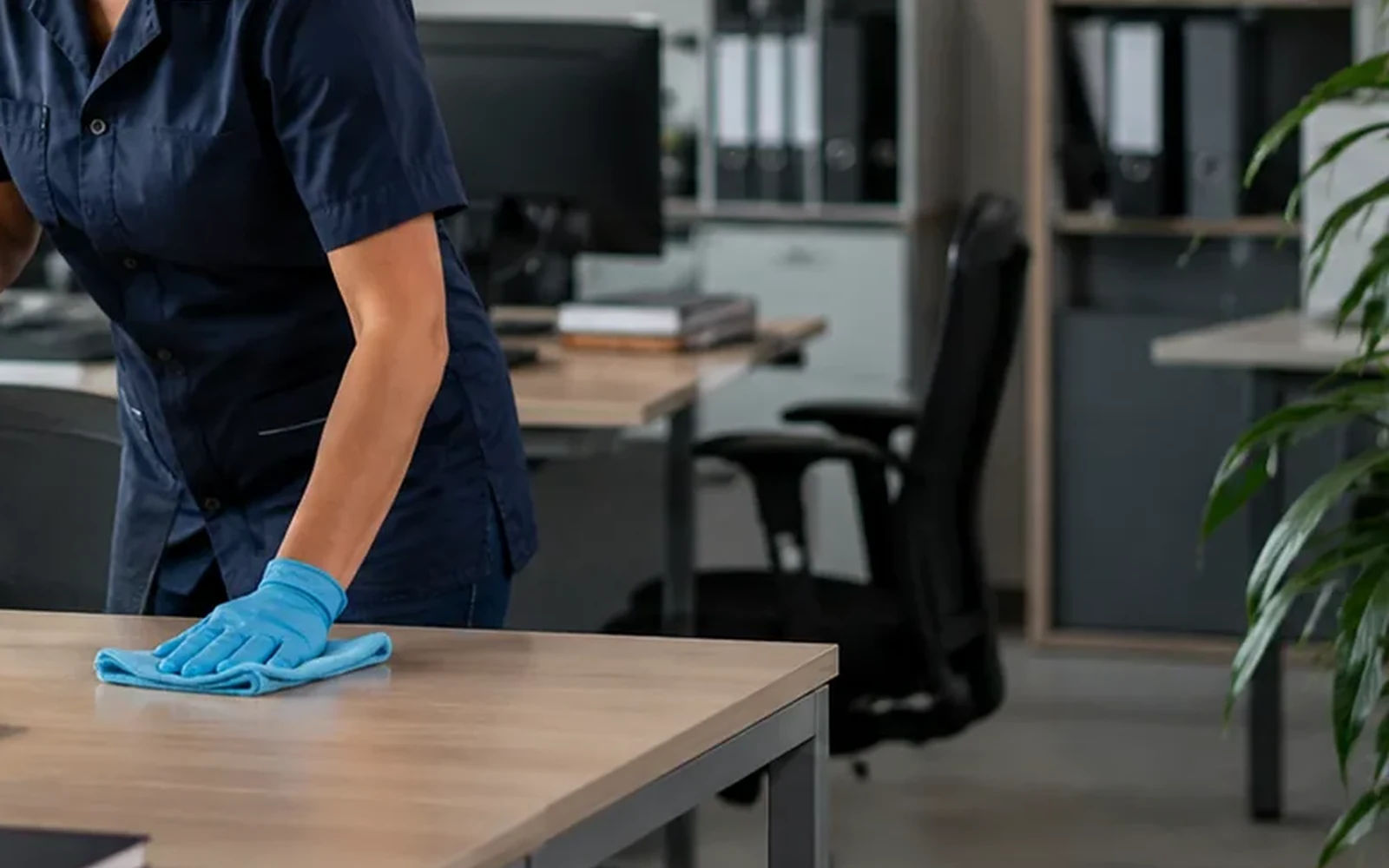 Nettoyage de bureaux à Nice : organiser une prestation efficace sans perturber l’activité