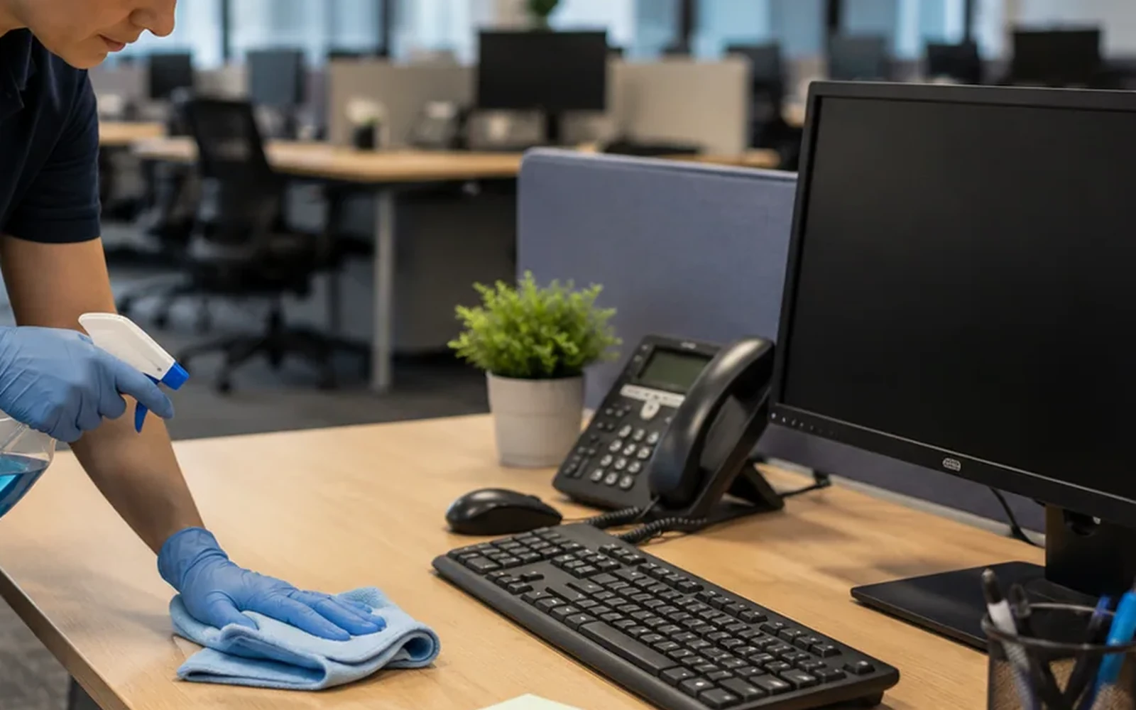 Nettoyage de bureaux à Rennes : organiser une prestation efficace sans perturber l’activité